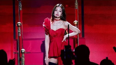 Miniatura do vídeo BLACKPINK Jennie — SOLO