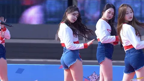 Miniatura do vídeo MOMOLAND Nancy — BBoom BBoom, DaftTaengk