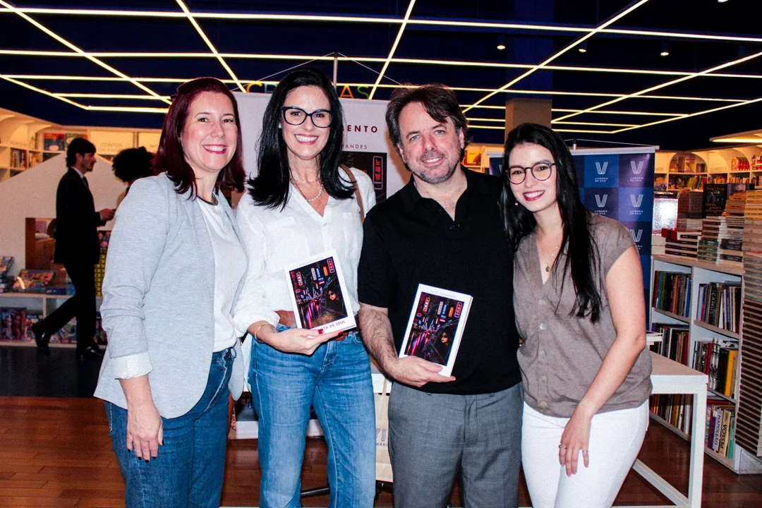Lançamento de A Garota de Seul na Livraria da Vila — foto 21 Lançamento de A Garota de Seul na Livraria da Vila — foto 21