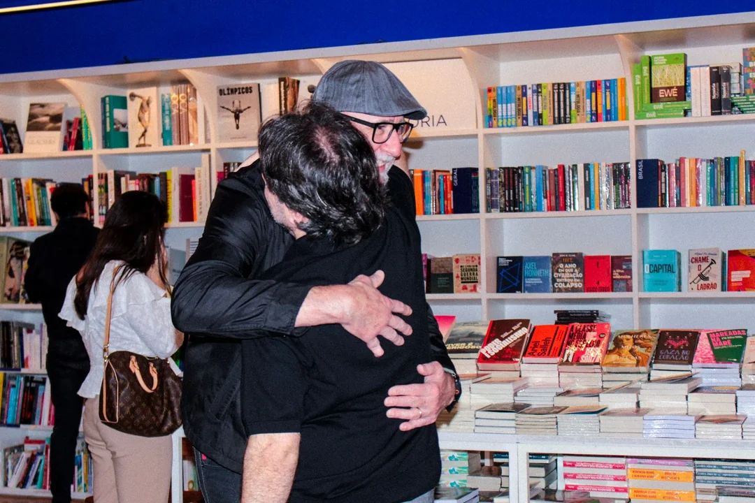 Lançamento de A Garota de Seul na Livraria da Vila — foto 32 Lançamento de A Garota de Seul na Livraria da Vila — foto 32