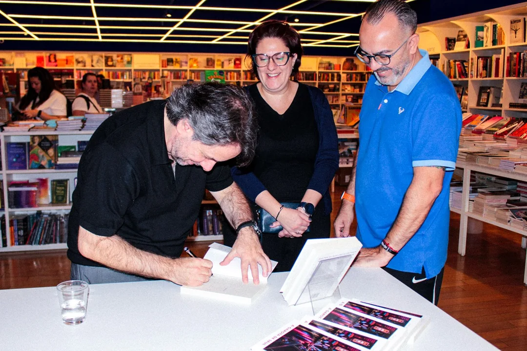 Lançamento de A Garota de Seul na Livraria da Vila — foto 33 Lançamento de A Garota de Seul na Livraria da Vila — foto 33