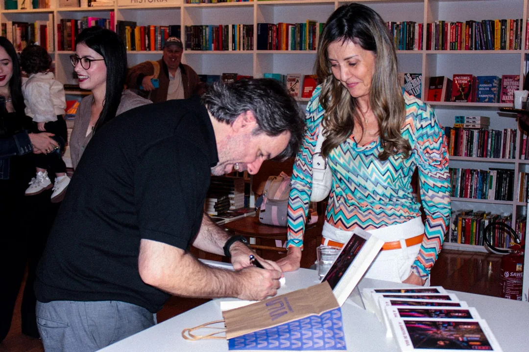 Lançamento de A Garota de Seul na Livraria da Vila — foto 39 Lançamento de A Garota de Seul na Livraria da Vila — foto 39